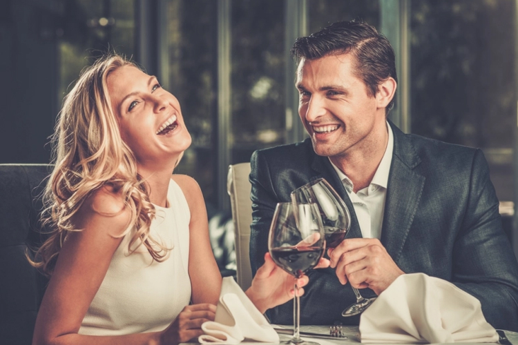 What should a sugar daddy do on a first date, Keep the conversation sparkling 